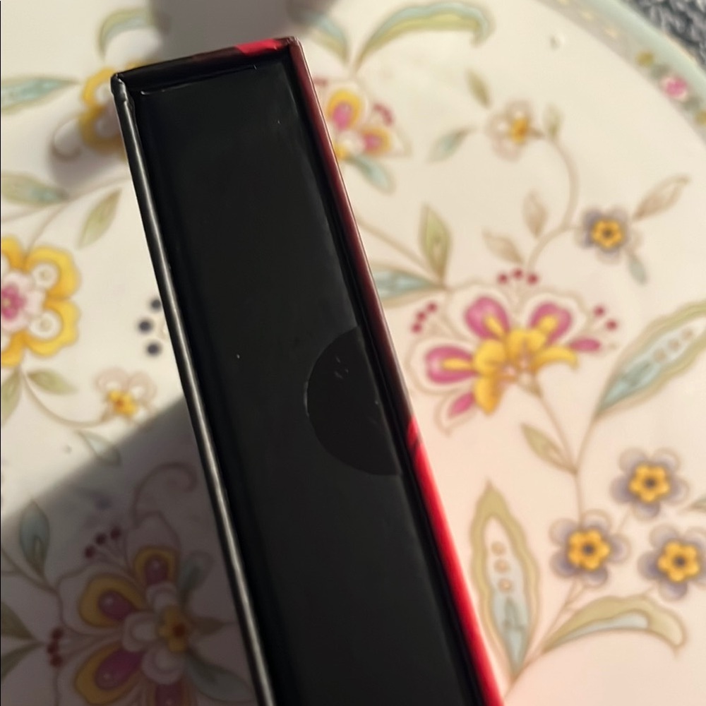 GUESS Red Lip Mini Look Book NIB - Picture 5 of 5